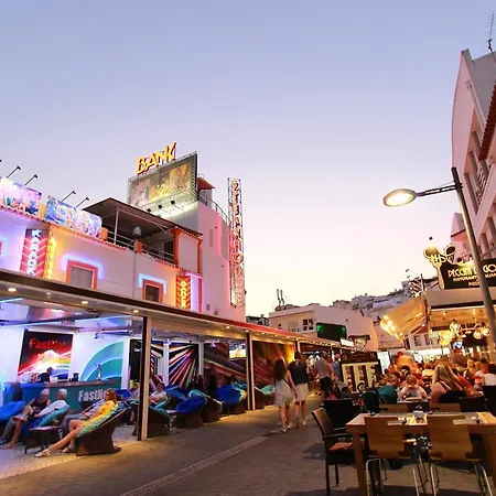 アパート Warm Yellow アルブフェイラ