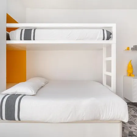 Warm Yellow 公寓 *